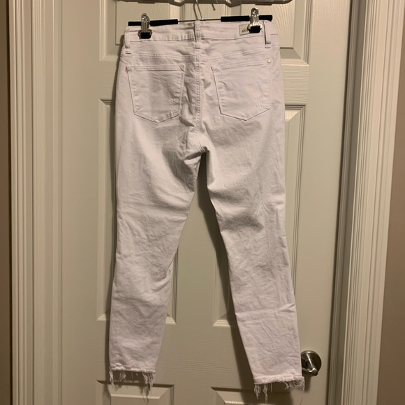 🎉Host Pick🎉 Judy Blue - White Distressed Skinny Fit Jeans - Picture 2 of 10